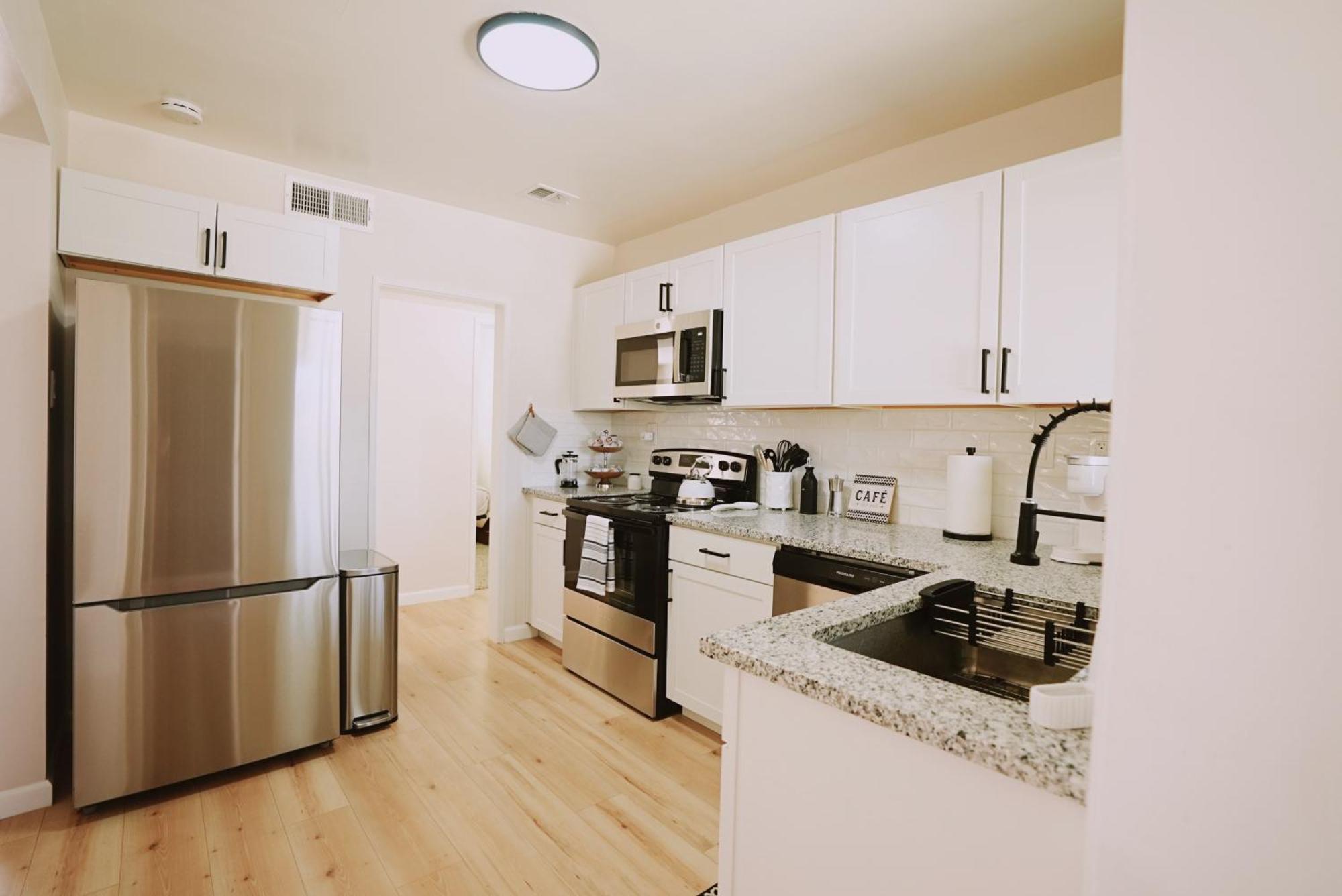 Centrally Located! Remodeled! Huge Backyard! The White House Albuquerque Ngoại thất bức ảnh